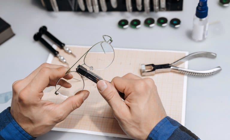 Kỹ thuật viên kính thuốc – Chương trình đào tạo ngắn hạn cấp chứng chỉ 2025.